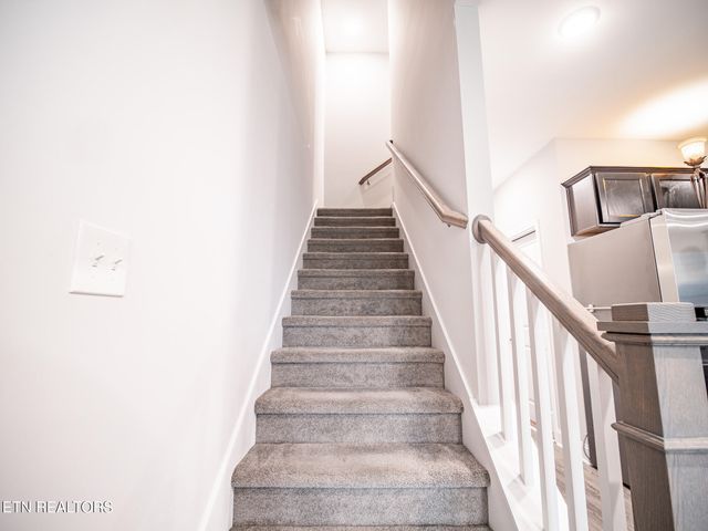 495 Harper Village Way, Lenoir City, TN 37771