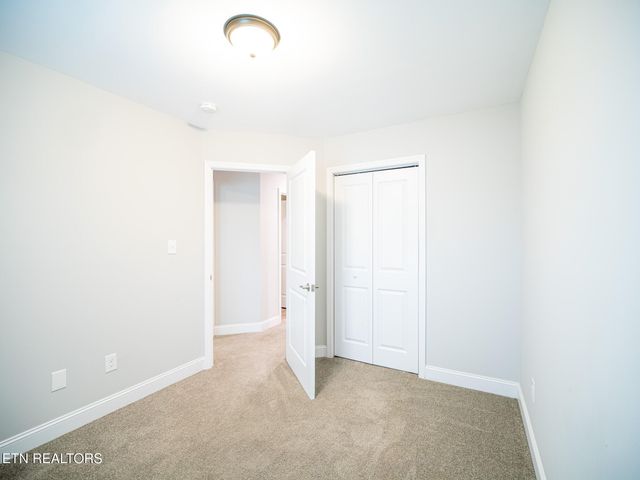 495 Harper Village Way, Lenoir City, TN 37771