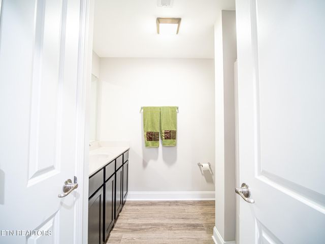 495 Harper Village Way, Lenoir City, TN 37771