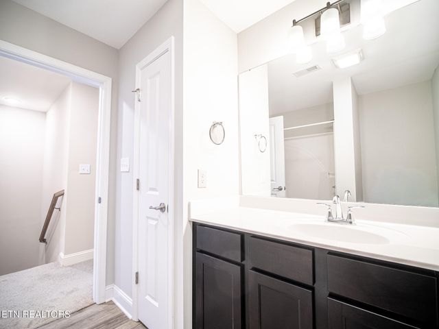 495 Harper Village Way, Lenoir City, TN 37771