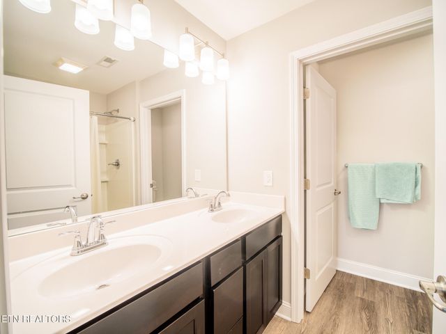 495 Harper Village Way, Lenoir City, TN 37771