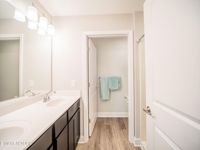 495 Harper Village Way, Lenoir City, TN 37771