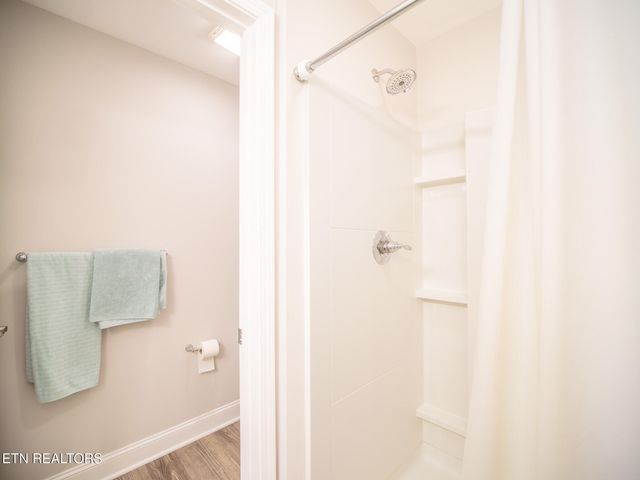 495 Harper Village Way, Lenoir City, TN 37771