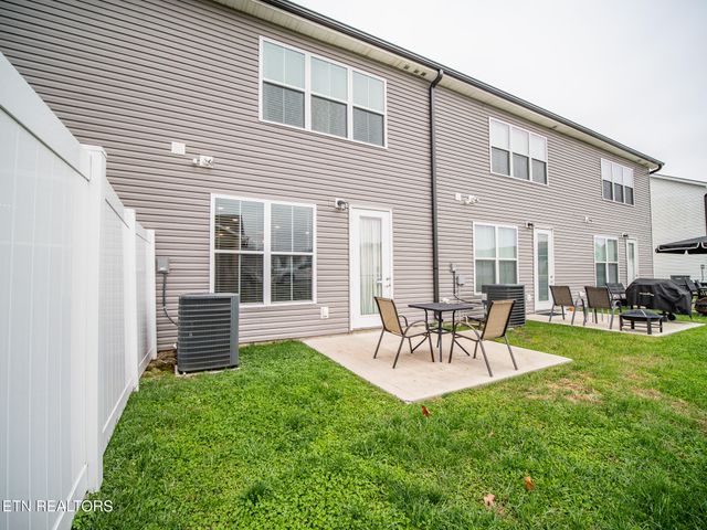 495 Harper Village Way, Lenoir City, TN 37771