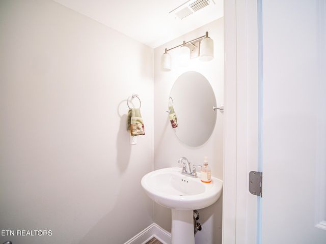 495 Harper Village Way, Lenoir City, TN 37771