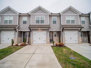 495 Harper Village Way, Lenoir City, TN 37771