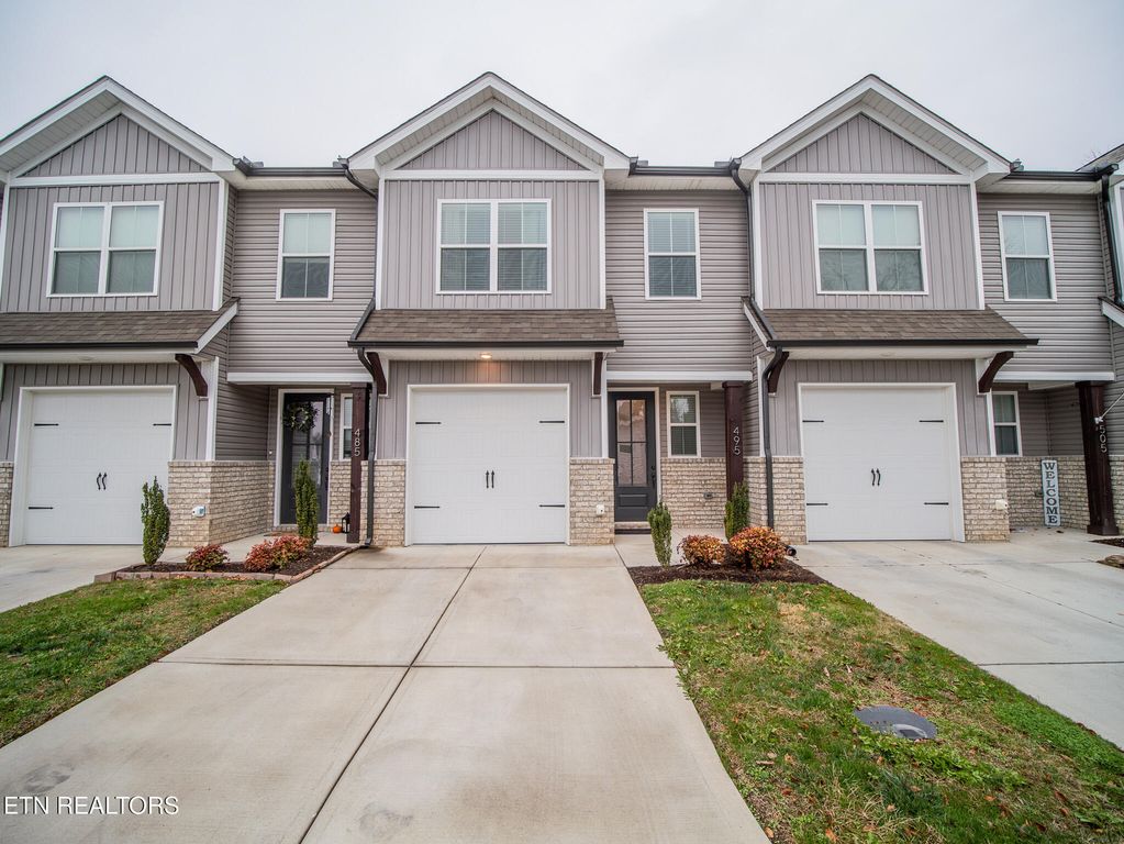 495 Harper Village Way, Lenoir City, TN 37771