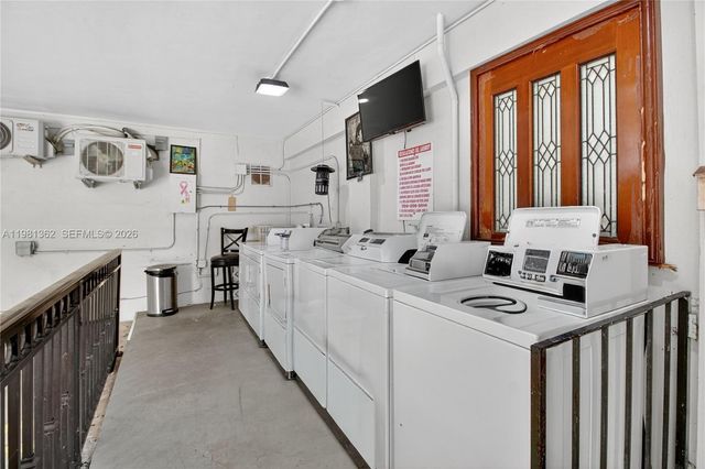 1600 S Le Jeune Rd 6, Coral Gables, FL 33134