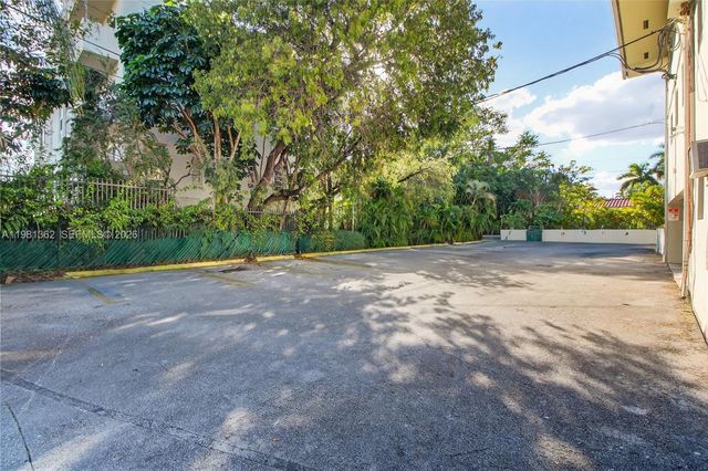 1600 S Le Jeune Rd 6, Coral Gables, FL 33134