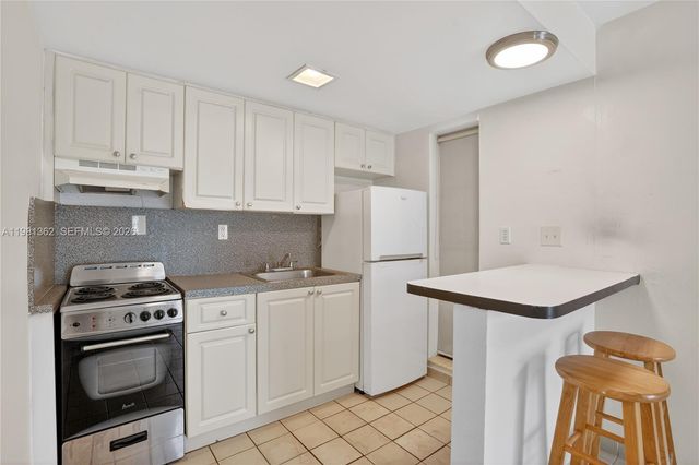 1600 S Le Jeune Rd 6, Coral Gables, FL 33134