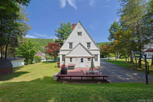 9 Library Road, Tuxedo Park, NY 10987