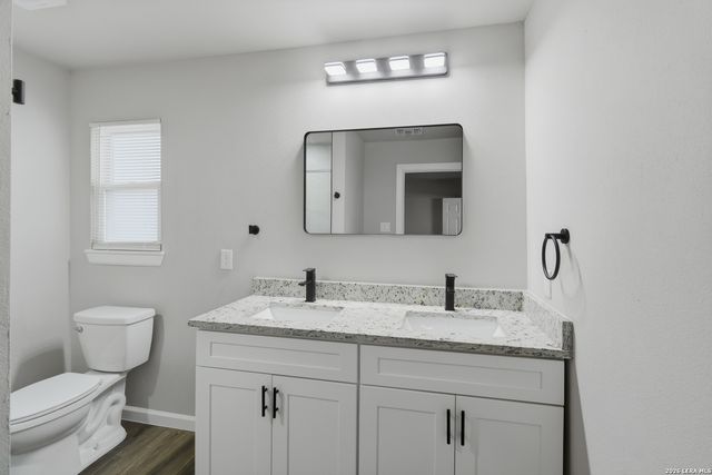 611 N San Ignacio Ave, San Antonio, TX 78228