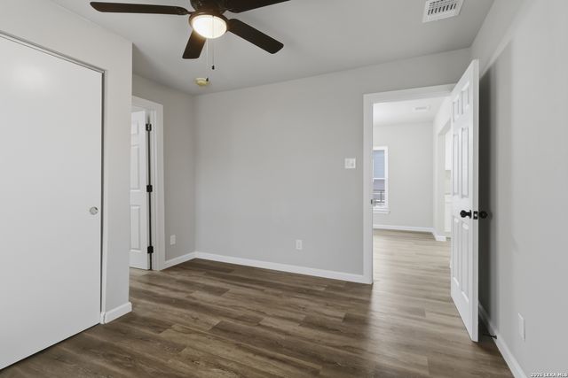 611 N San Ignacio Ave, San Antonio, TX 78228