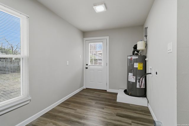 611 N San Ignacio Ave, San Antonio, TX 78228