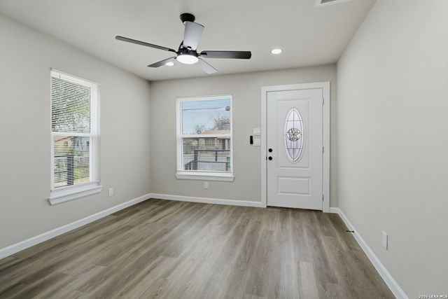 611 N San Ignacio Ave, San Antonio, TX 78228