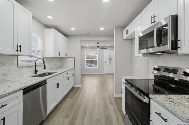 611 N San Ignacio Ave, San Antonio, TX 78228