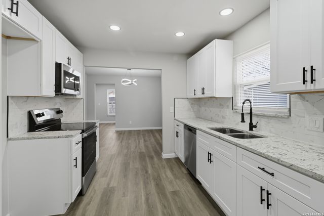 611 N San Ignacio Ave, San Antonio, TX 78228