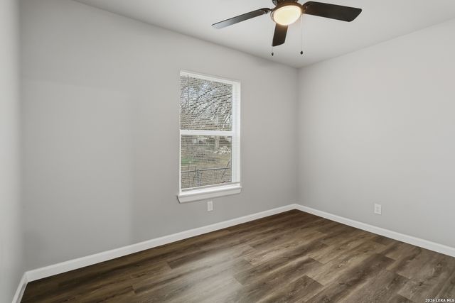 611 N San Ignacio Ave, San Antonio, TX 78228