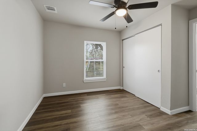 611 N San Ignacio Ave, San Antonio, TX 78228