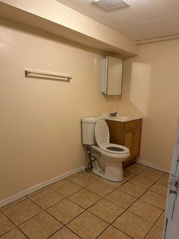 7130 S Hermitage Avenue, Chicago, IL 60636
