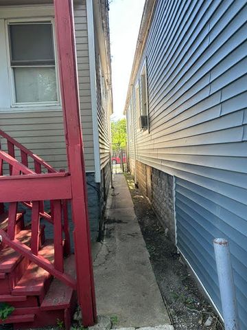 7130 S Hermitage Avenue, Chicago, IL 60636