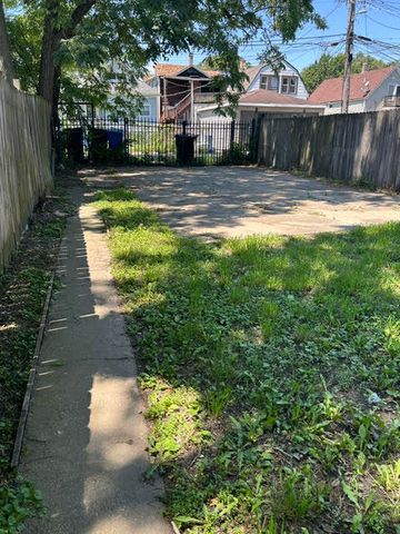 7130 S Hermitage Avenue, Chicago, IL 60636