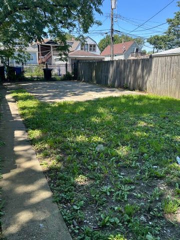 7130 S Hermitage Avenue, Chicago, IL 60636