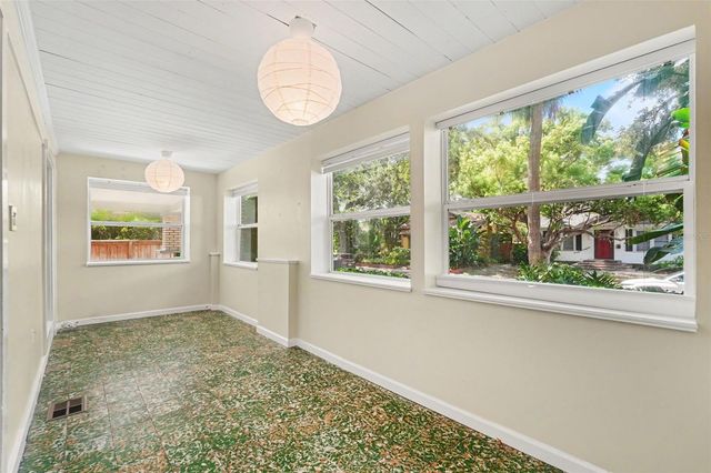 857 21ST AVENUE N, St Petersburg, FL 33704