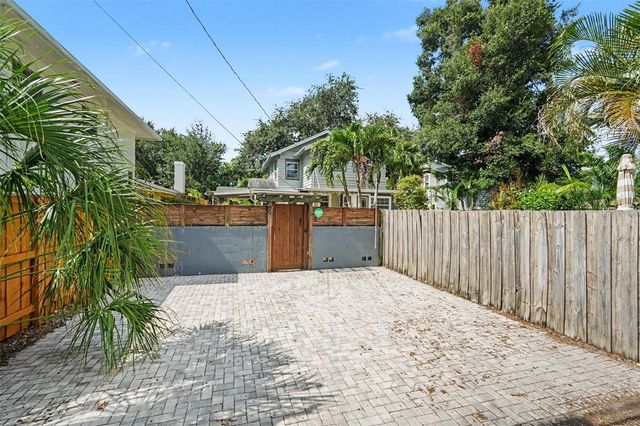 857 21ST AVENUE N, St Petersburg, FL 33704