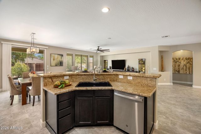 2122 W IAN Drive, Phoenix, AZ 85041