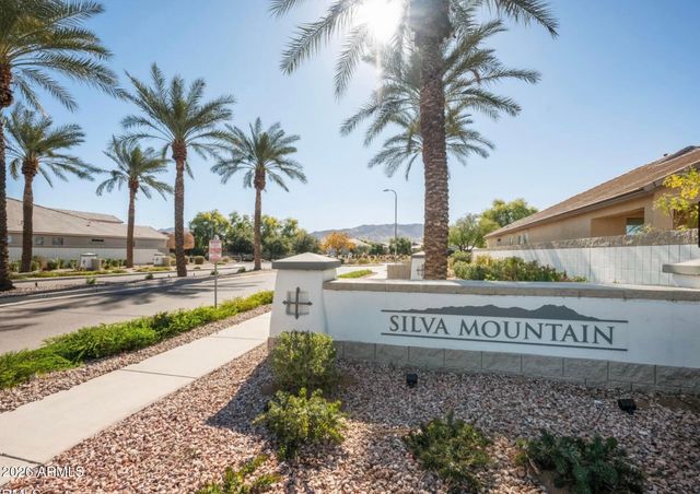 2122 W IAN Drive, Phoenix, AZ 85041