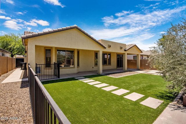 2122 W IAN Drive, Phoenix, AZ 85041