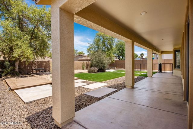 2122 W IAN Drive, Phoenix, AZ 85041