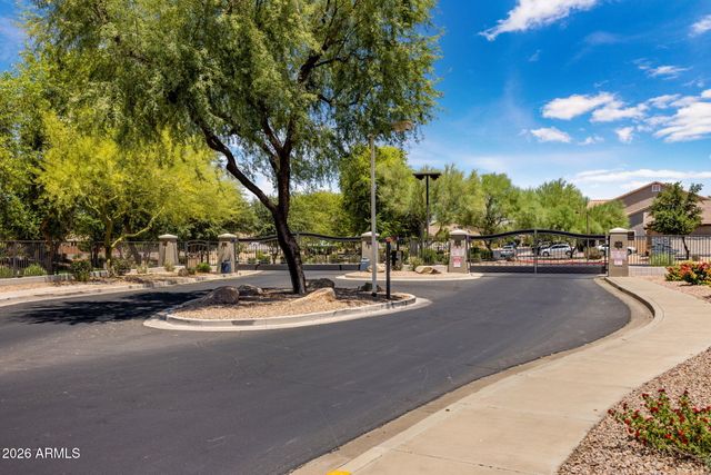 2122 W IAN Drive, Phoenix, AZ 85041