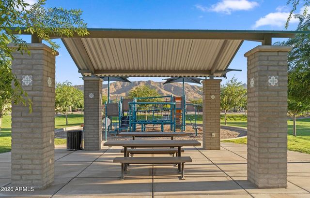 2122 W IAN Drive, Phoenix, AZ 85041
