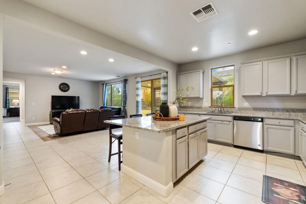 Image 11 of property listing at 7330 E Princeton Avenue, Fresno, CA 93737