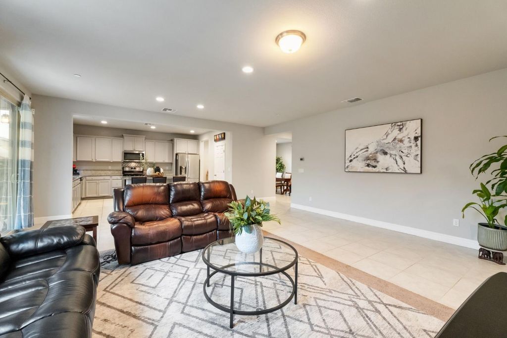 Image 14 of property listing at 7330 E Princeton Avenue, Fresno, CA 93737