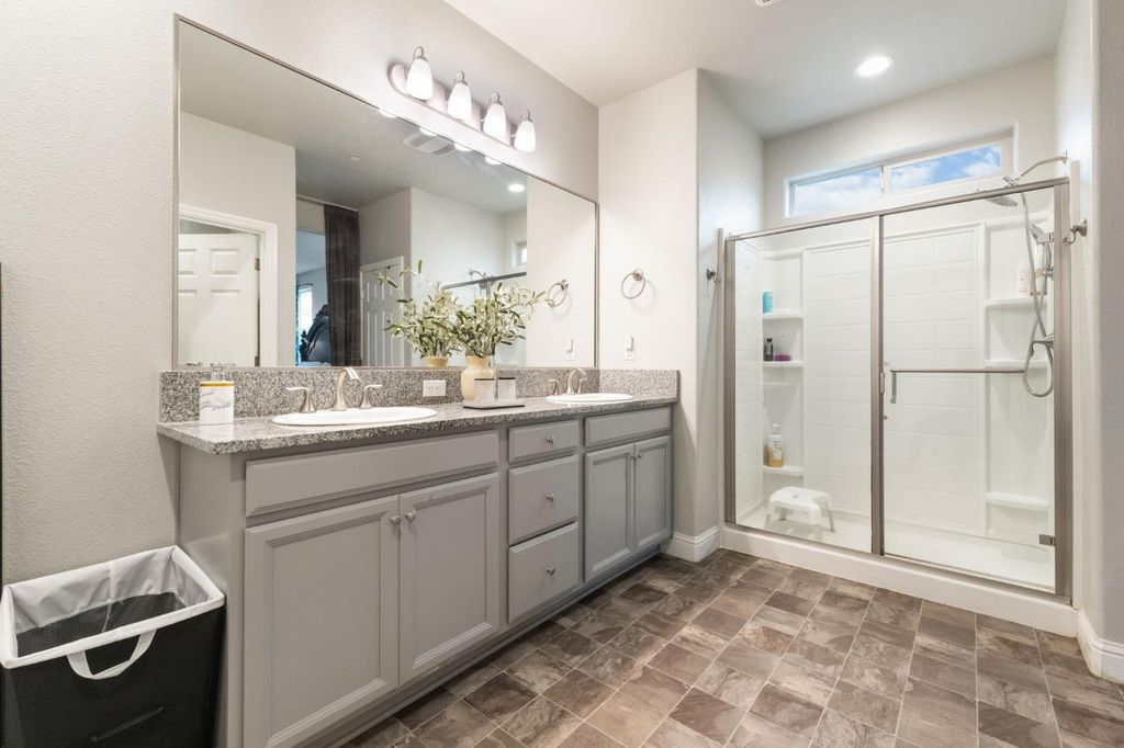 Image 17 of property listing at 7330 E Princeton Avenue, Fresno, CA 93737