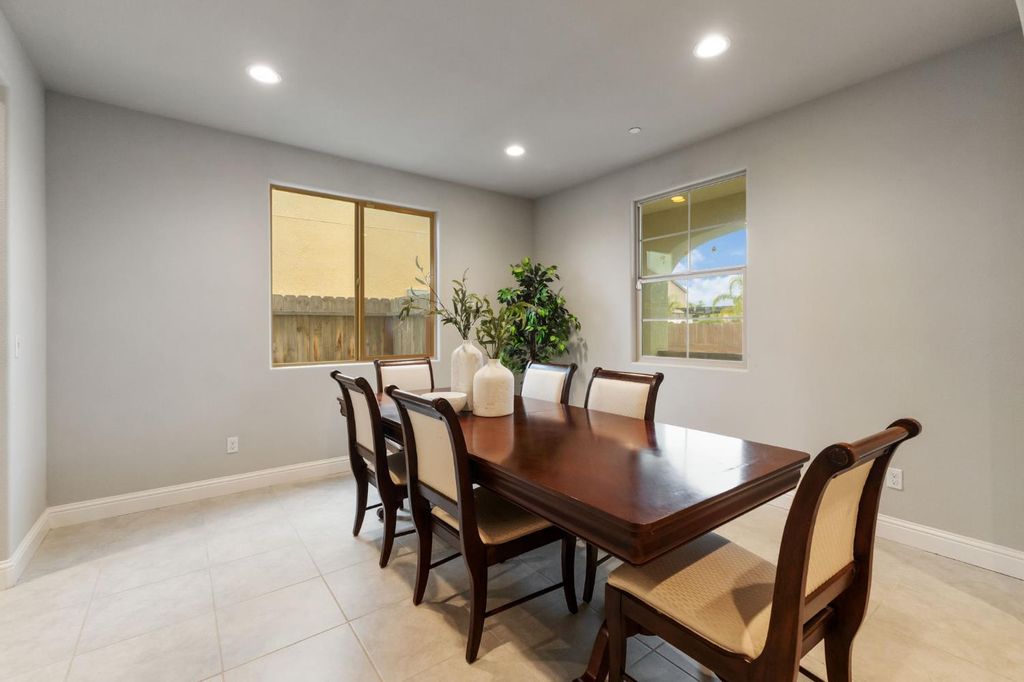 Image 5 of property listing at 7330 E Princeton Avenue, Fresno, CA 93737