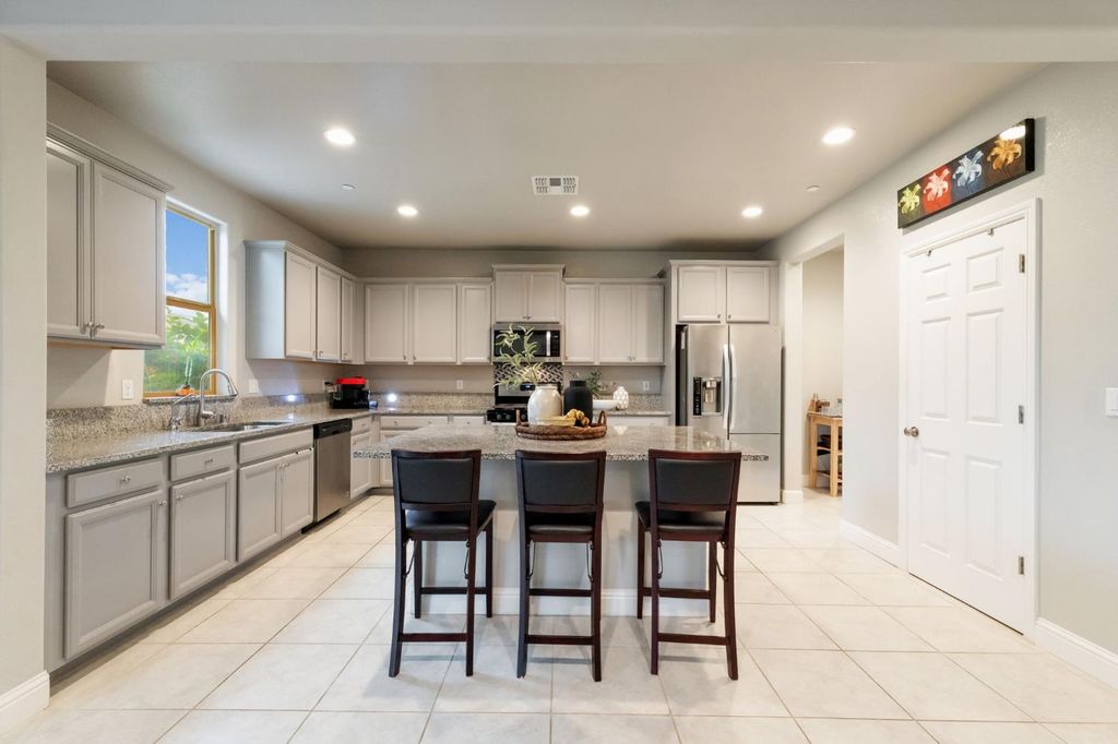 Image 8 of property listing at 7330 E Princeton Avenue, Fresno, CA 93737