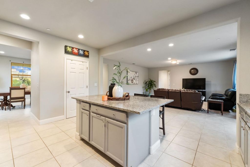 Image 9 of property listing at 7330 E Princeton Avenue, Fresno, CA 93737