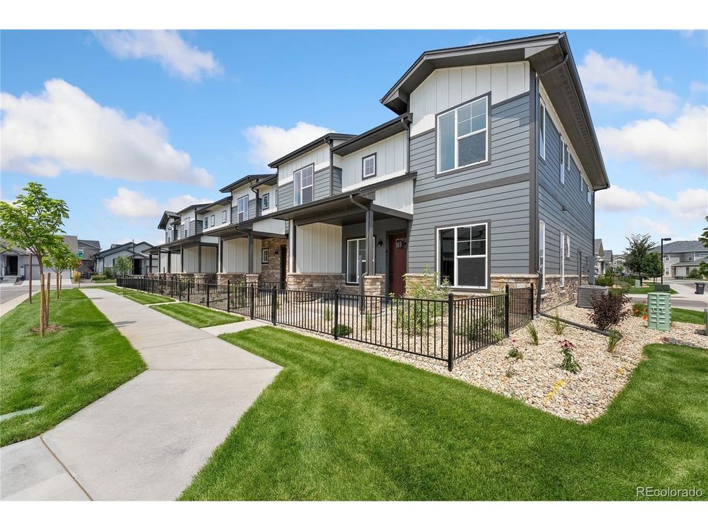 420 High Point Dr A-104, Longmont, CO 80504