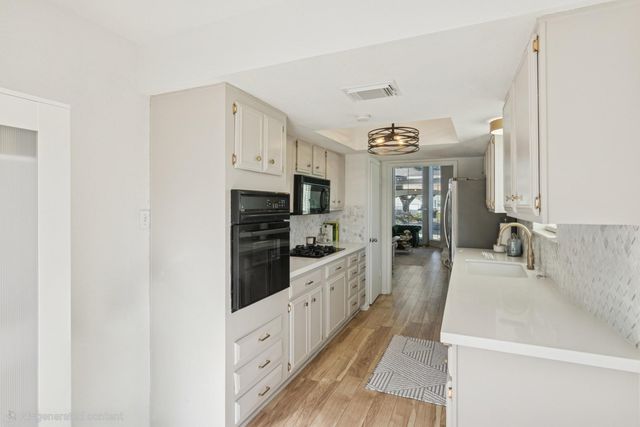 525 W 30th Street, Houston, TX 77018