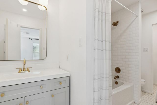 525 W 30th Street, Houston, TX 77018