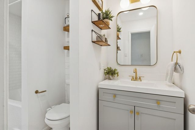 525 W 30th Street, Houston, TX 77018