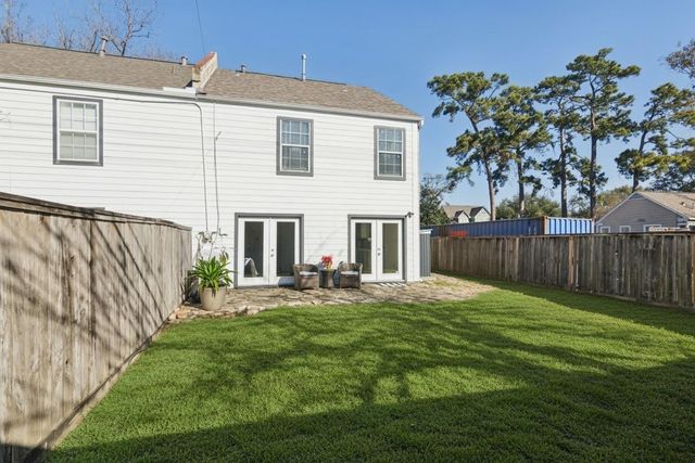 525 W 30th Street, Houston, TX 77018