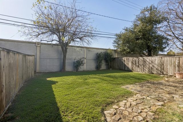 525 W 30th Street, Houston, TX 77018