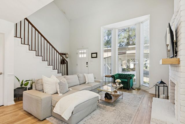 525 W 30th Street, Houston, TX 77018