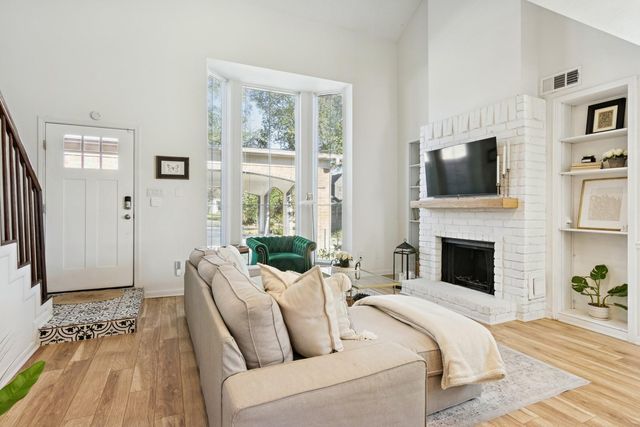 525 W 30th Street, Houston, TX 77018