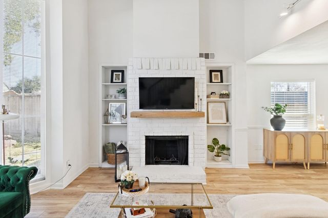 525 W 30th Street, Houston, TX 77018